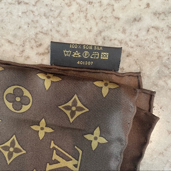 Louis Vuitton Monogram Brown Trunks Silk Square Scarf new without tags! - Picture 4 of 15